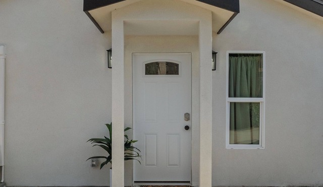 Palm Royale Club! 2 Bed, 2Bath with Master bedroom in the nicest city of Downey! in Downey