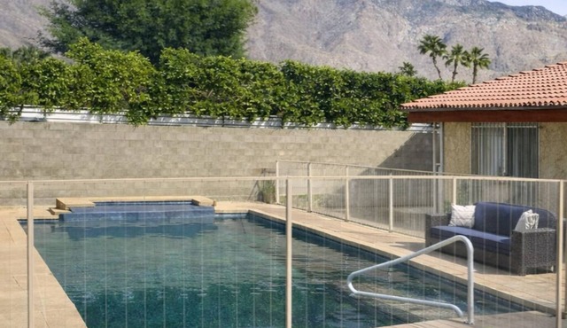 Palm Springs in style: mountain view; new Pebble Tec saltwater pool & jacuzzi