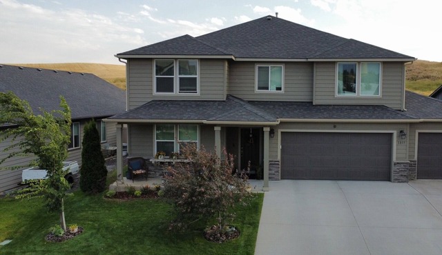Panorama House - over 3200 SQ/ft of living space. Family- and Pet-friendly! in Pullman
