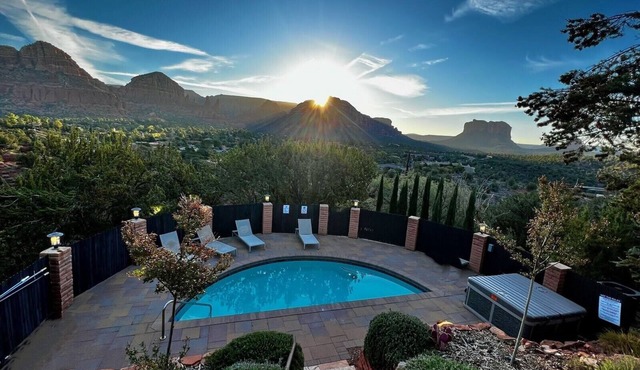 Panoramic Views, pool and 2 hot tubs, pool table