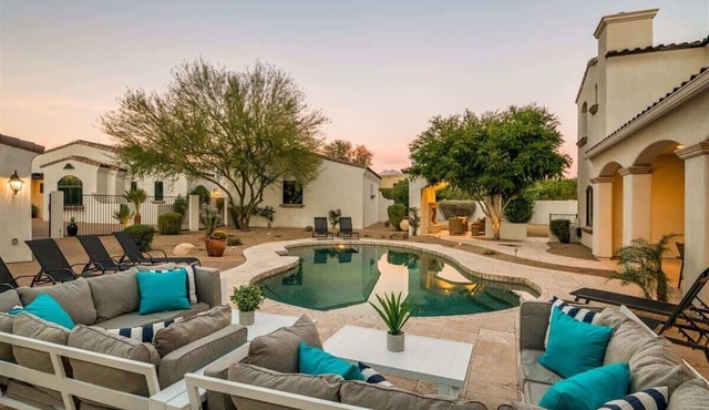 Paradise Palace - 9BR Premier Private Compound