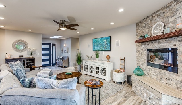 Peaceful,Community Pool, Trail Access & Walk To Pickleball Court!