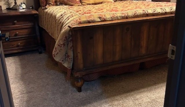 Peaceful mountain retreat-Private bedroom; King bed, bathroom located in my home