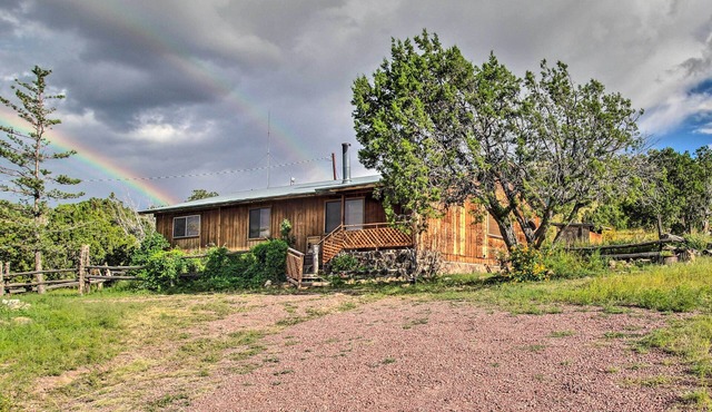 Peaceful Ranch Cabin, 3 Mi to Becker Lake! in Springerville