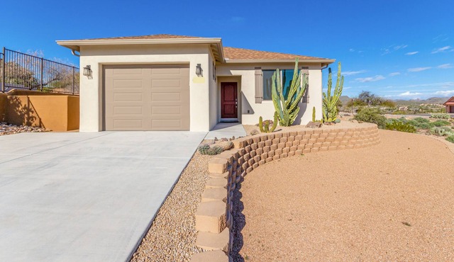 Peaceful Retreat, Beautiful Newer Home in Queen Valley w / Incredible Mtn Views