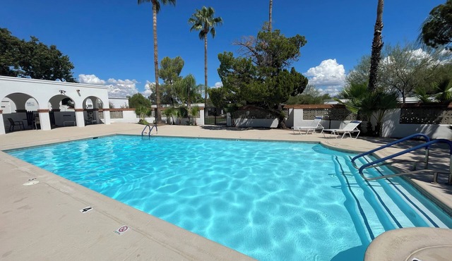 Peaceful Villas West-2 Bdrm-near Pool