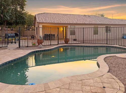 Pet-Friendly 4BR Casa Grande Home Heated Pool Yard