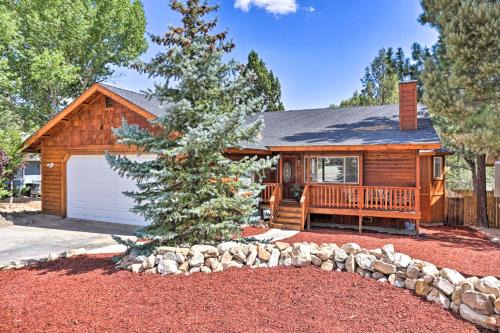 Pet-Friendly Big Bear Cabin ~ 6 Mi to Ski Resorts!