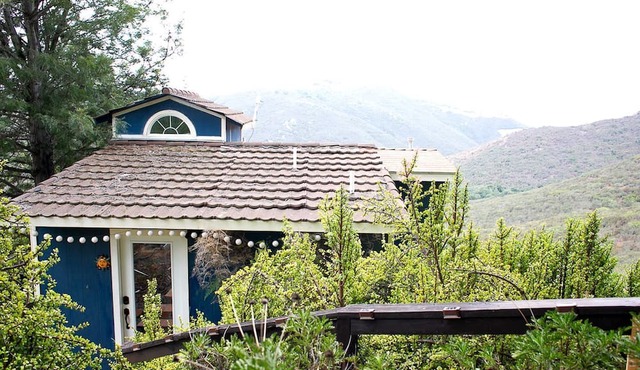 Pet Friendly Charming Cottage with Incredible Views and Hot-tub in Rainbow, California in Fallbrook