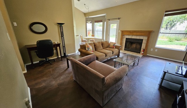 PET FRIENDLY Spacious 2 Bedroom House in N. Austin w/large yard near the Domain in Austin