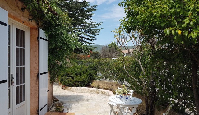 Petit Fleur Studio with Terrace in Ampus