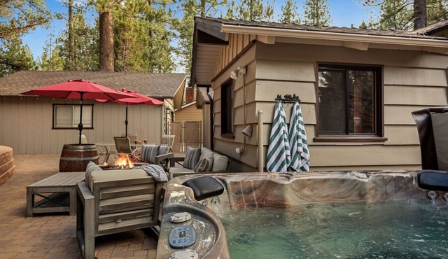 Pinecone Den, w/Hot Tub Near Slopes in Fox Farm