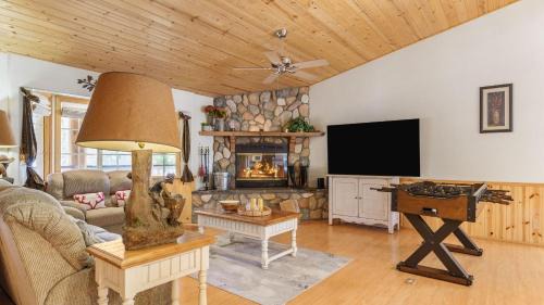 Pinehaven Retreat by AvantStay
