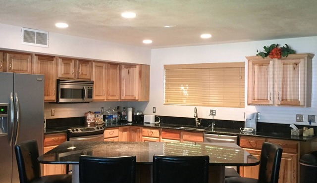 Pinetop Cabin 3 Bed-2 Bath, Fireplace, Fenced Yard- 45 Min From Sunrise Ski Area