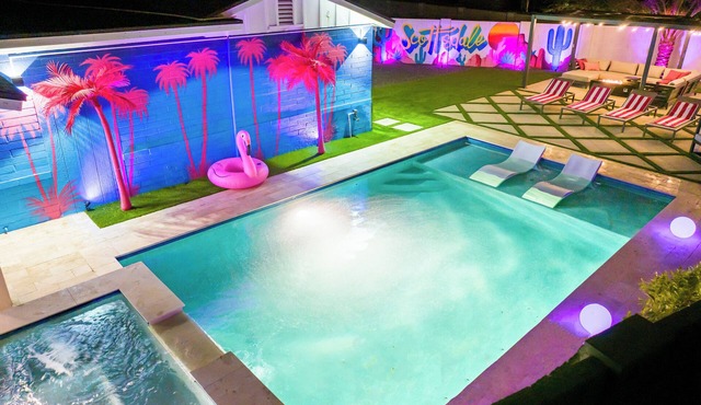 PinkPalm II Heated Pool! 7 min to Old Town!
