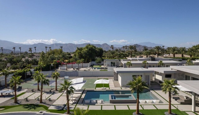 Platinum @Elemento49 - Pool & Pickleball - Sleeps 18 in Indio
