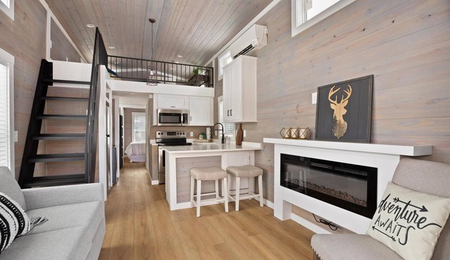 Ponderosa Cabin - Spacious floor plan with modern look, full kitchen, hallway bunk beds, separate bedroom, and upstairs loft