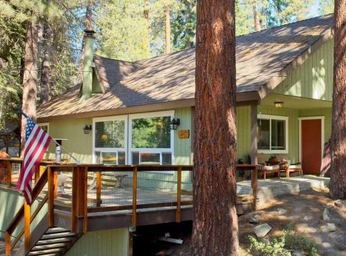Ponderosa Pines Cabin with Treehouse and Zipline