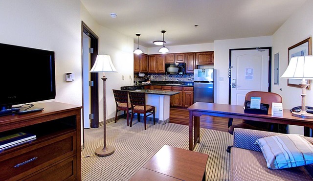Pool, Hot Tub & Seasonal Waterslide Access. Great Location! Close to Salt Palace Convention Center