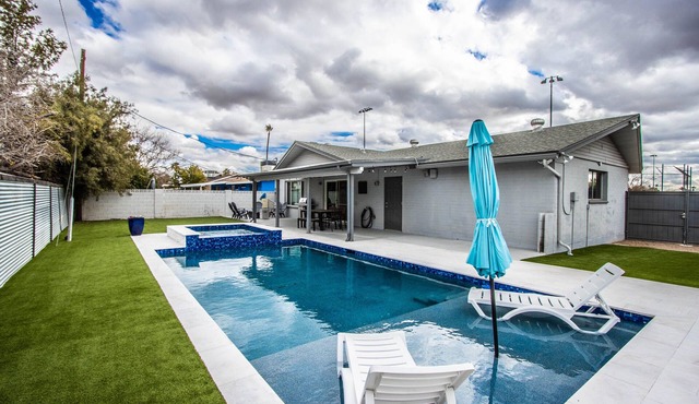 Pool-HotTub-Wi-fi-3 miles From Old Town-AC-Firepit