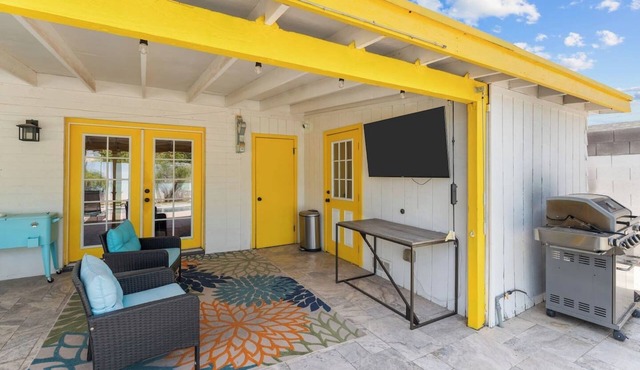 Pool & Sun Getaway | Steps to Entertainment, Dining & Local Hot Spots
