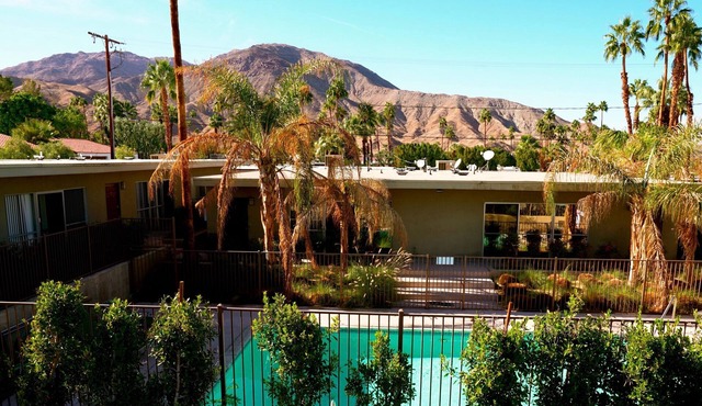 POOLSIDE, ABOVE THE PASEO, PALM DESERT /MONTH OR LONGER RENTALS