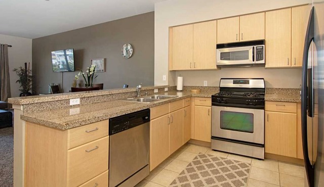 Premium Gaslamp Condo with Pool!