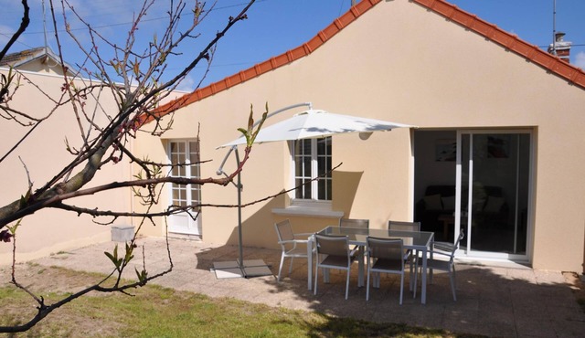 Pretty seaside house with terrace and south-facing garden. Rated 3* in Langrune-Sur-Mer