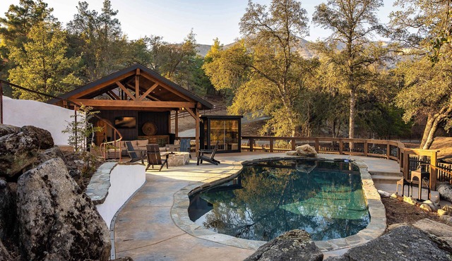 Prime Sequoia Stay: Pool Hot Tub Sauna Views