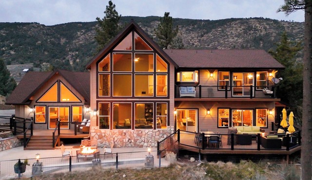 Private 22-Acre Mountain Resort - Lodge, 3 Cabins & Sleeps 20