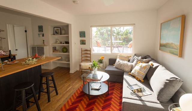 PRIVATE DESIGNER ROOFTOP GUEST SUITE WITH WI-FI AND AC!