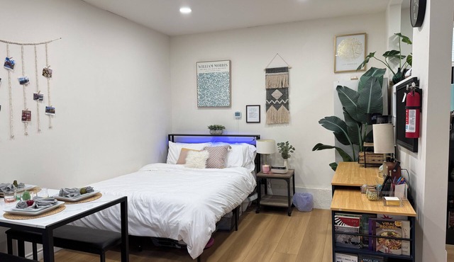 Private Furnished Studio , Full Kitchen, 28+ Day Stays