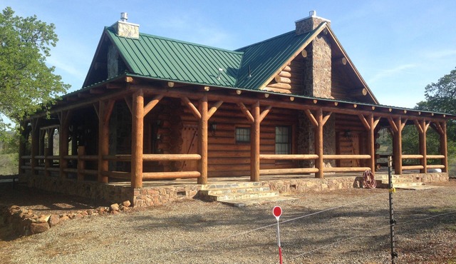 Private log cabin in the foothills in Catheys Valley