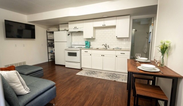 PRIVATE Main-Level 1 Bedroom Suite in Lethbridge