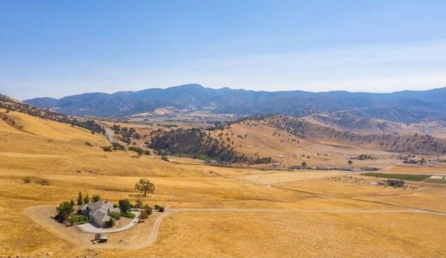 Private Mountain and Estate in Tehachapi