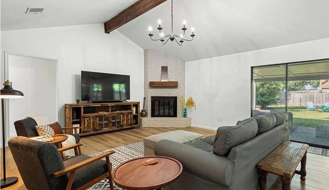 Private Oasis, Great Location, Pet-Friendly with Large Yard & Garage! in Hewitt