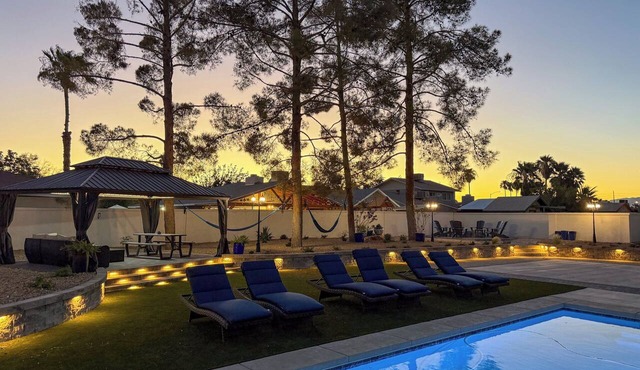 Private Pickleball Resort, Pool, Hot Tub, Gazebo, Fire Pit, Sleeps 10