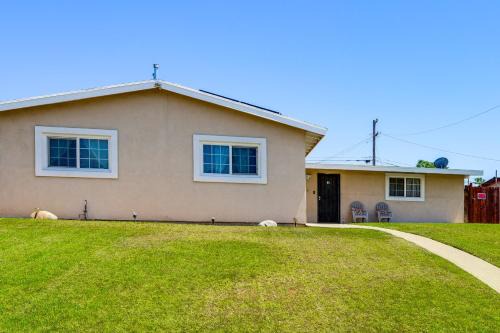 Private Pool & Yard! Family Getaway in Bakersfield