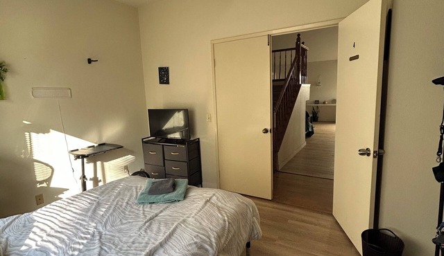 Private Room in Comfortable Home for Students or Young Professionals