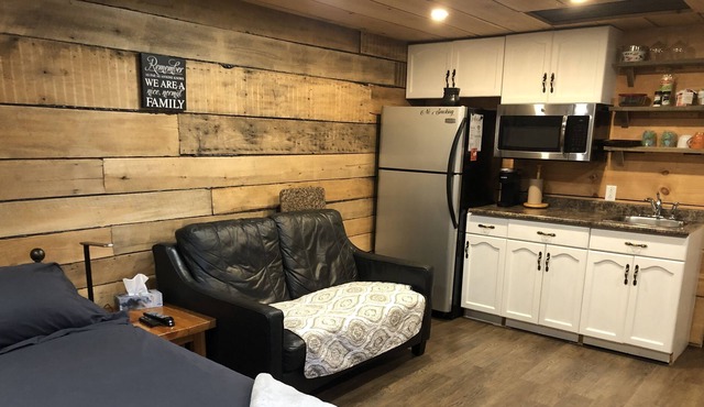 Private Rustic Country Bunkie - relax and unwind in Springfield