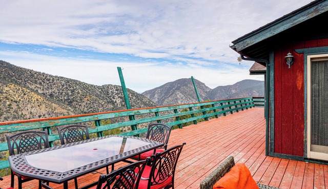 Private Sauna & Mtn-View Deck! Kern County Home