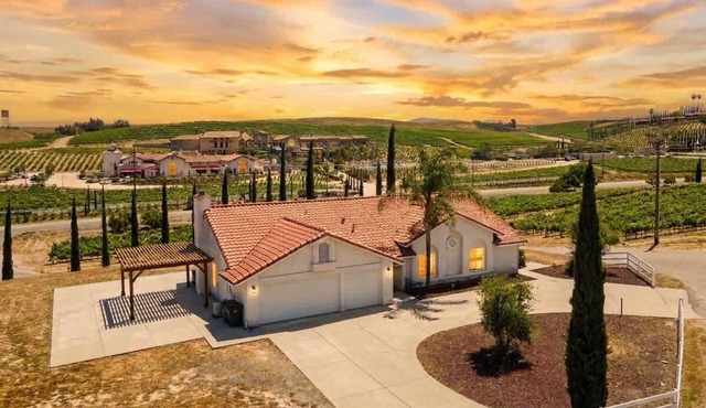 Private Temecula Getaway | Walk to Wineries in Temecula