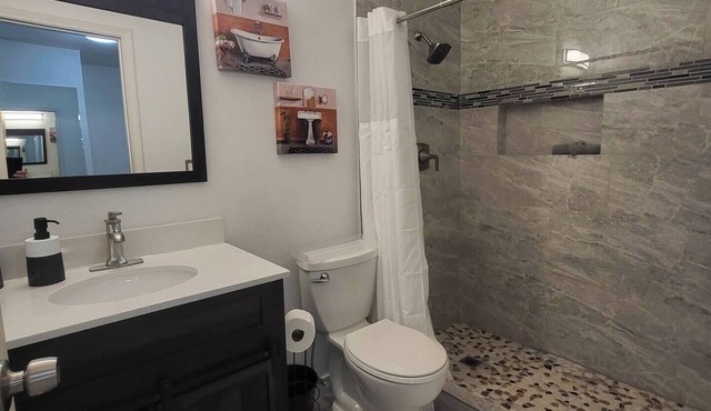 Privet Studios separate entry and full kitchen we are conveniently located
