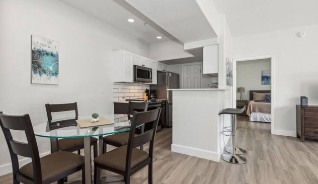 Pure Suites Furnished 2 Bed Glendale Gym Pool