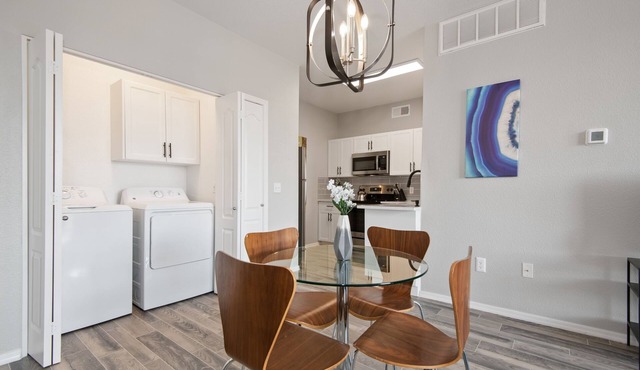 Pure Suites Phoenix 2 Bed Gym Pool Cabana 2 in Phoenix