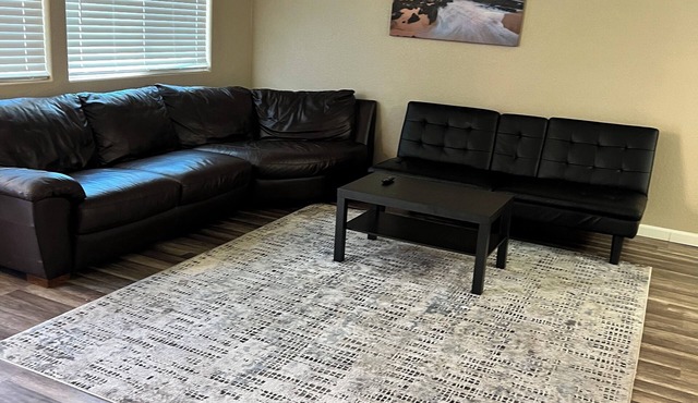 Quiet 1bed/1bath condo with free parking