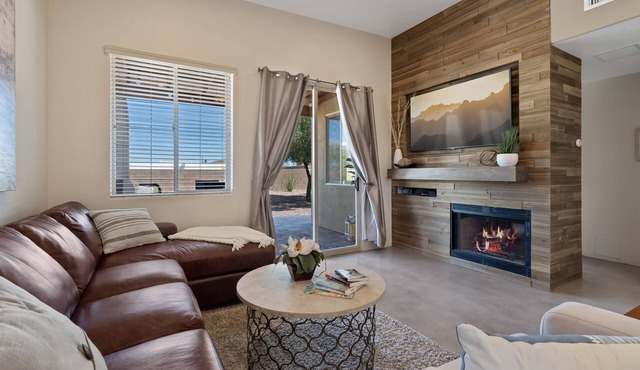 Quiet 3-bed/2-bath gated home near StarrPass Resort with garage, washer/dryer