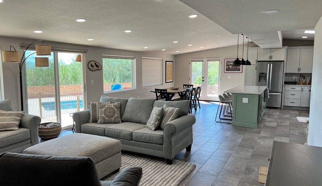 Quiet desert getaway with beautiful views and heated pool, pet-friendly in Tucson