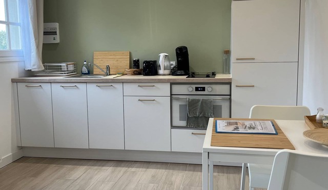 Quiet modern studio, massage shower, free parking & wifi, 15 min from Caen in Val d'Arry