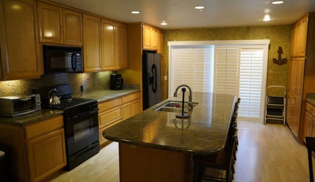 Quiet So Cal Beach Property, Close to Everything